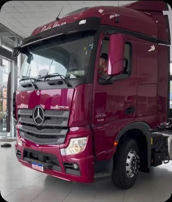 Cavalo mecânico Mercedes-Benz da frota Transleve